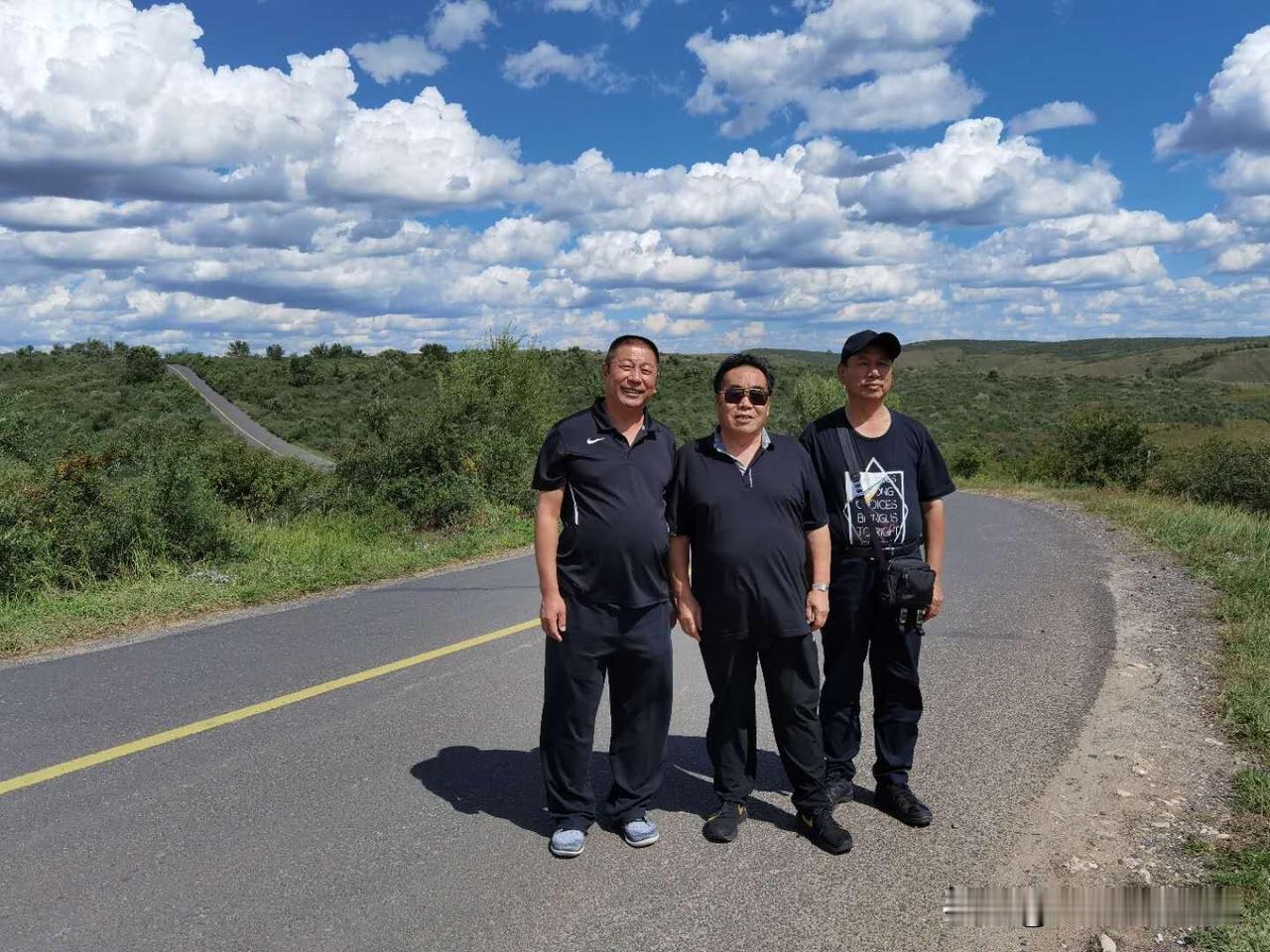 盛夏北京城里热浪滚滚，周边藏着不少清凉好去处，格外适合咱们老年朋友休闲散心。约上