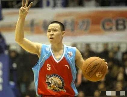 巴特尔这辈子最难忘的球员是谁？不是他的马刺队友邓肯，也不是全运会上跟他对飚的朱芳