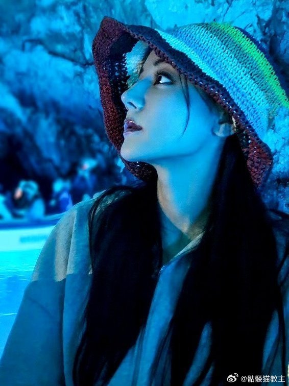 迪丽热巴超话，那脸堪称一绝！姐姐的颜如神来之笔，美得让人失语，每一帧都惊艳时光，