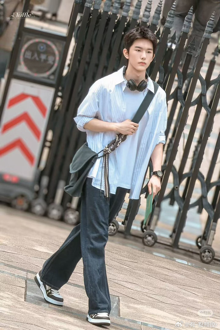 马柏全新剧演天才病少年未检之名 天才加病弱加身世坎坷，三件套叠满了。他跟黄轩从互