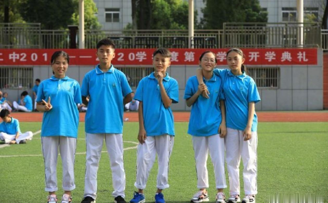 五胞胎同时参加高考50多万费用被免骂的人好多，不过私立学校用的是投资人的钱，跟公