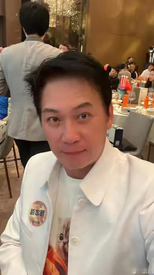 “最帅展昭”甄志强不幸离世，终年58岁，10月31日，香港著名演员甄志强的妻子在