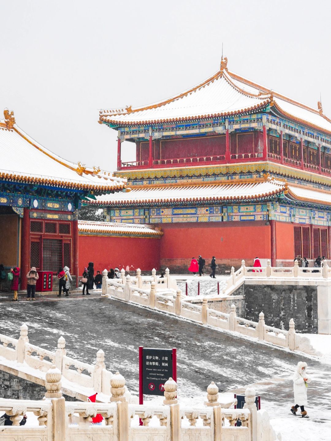 一下雪，北京就变回了北平，故宫就成了紫禁城