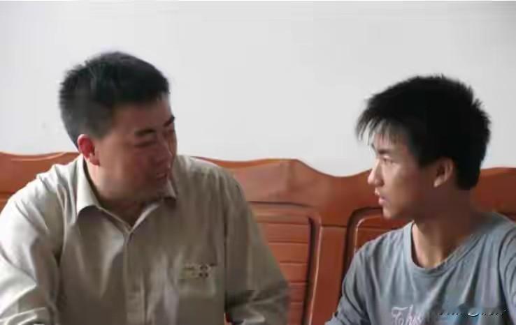 超级学霸第一次高考仅239分，复读后考了710分，远超清北等名校的录取分数，却断
