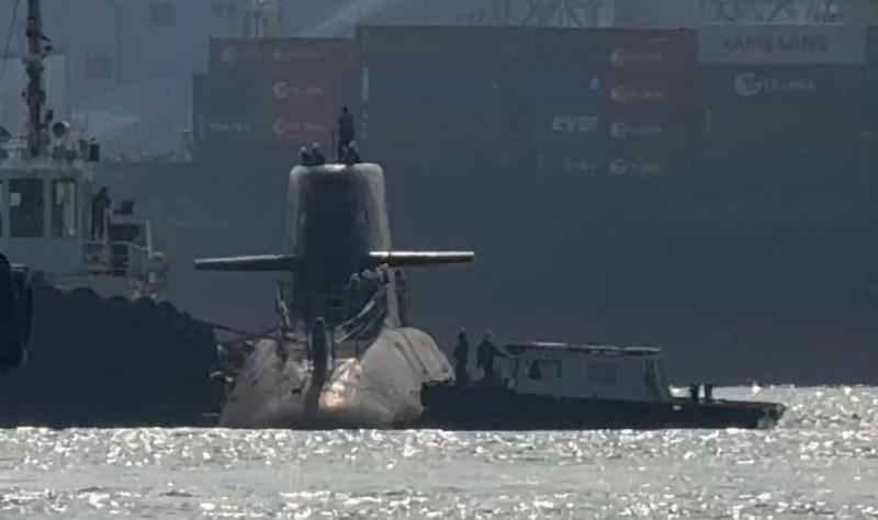 【台军的鲲号潜艇又有新消息了】综合台媒报道，服役时间一再跳票、疑点重重的海鲲号潜