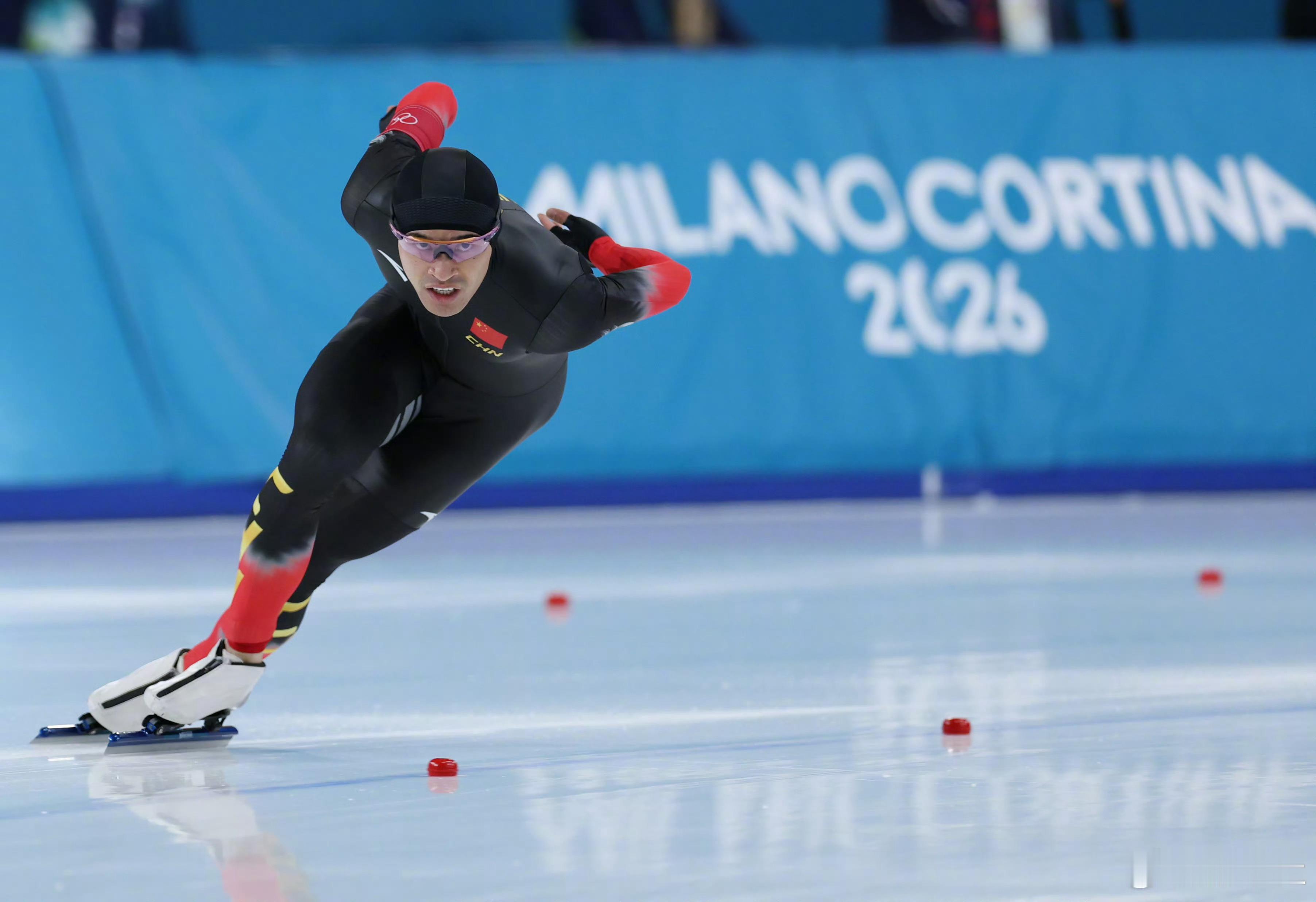 1:41.98！宁忠岩创造新的奥运纪录！OMG！这组滑得太精彩了！ 宁忠岩1分4