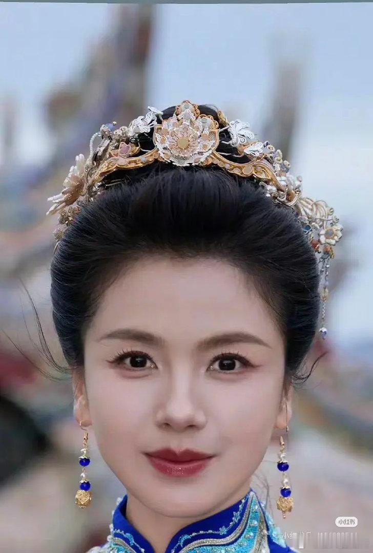 内娱的化妆师们什么时候才能放弃这种卧蚕和睫毛啊，真的好看吗？ 