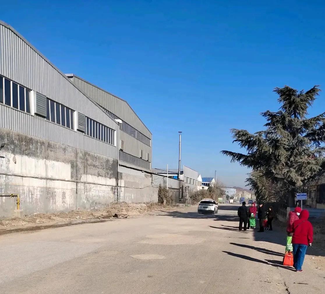 即墨区龙山街道水蛟村南通往王沙路的那条土路还是老样子，至今没有维修！乘坐即墨20