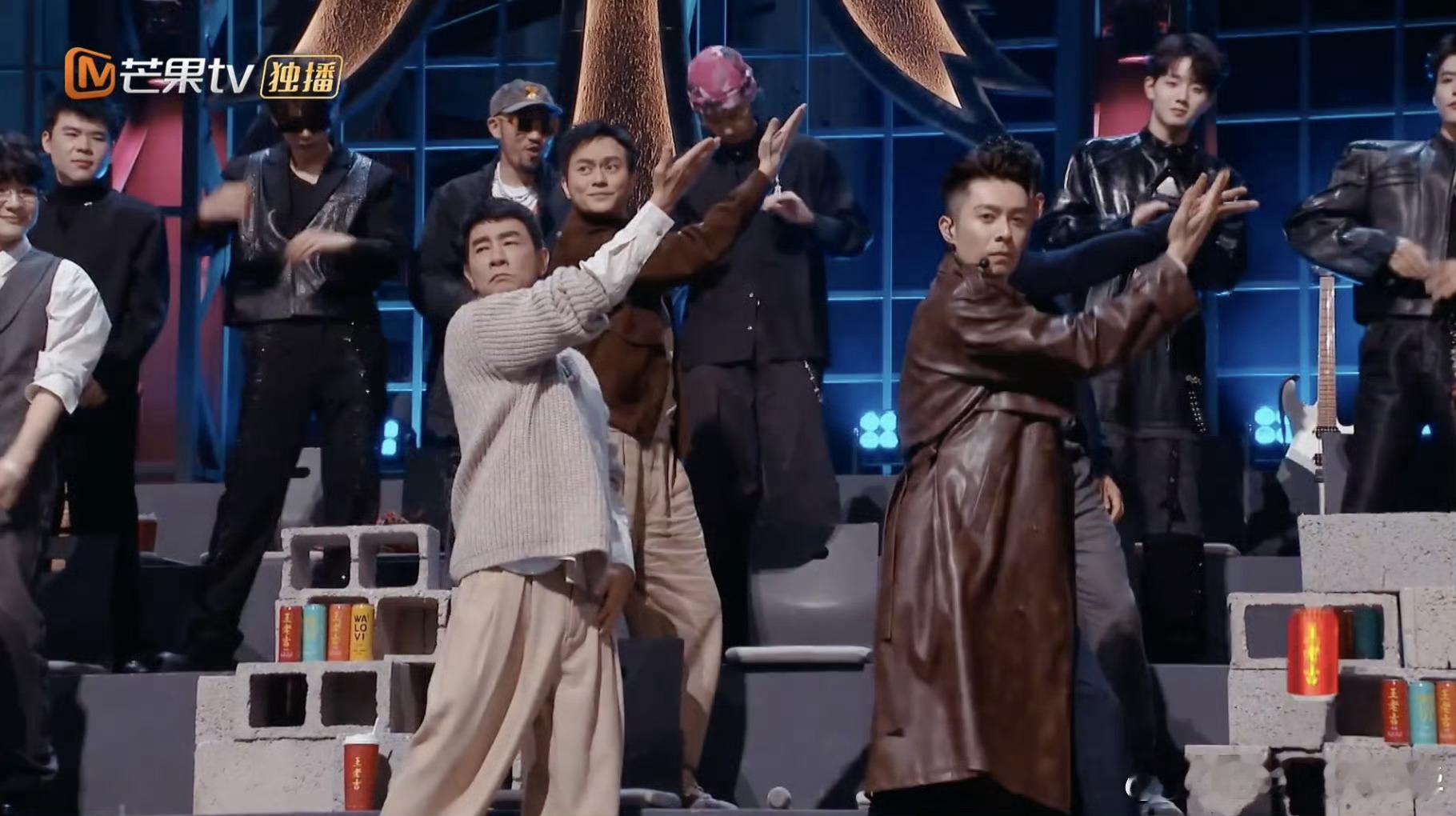 WAKUKU领衔披哥手势舞 披哥总决赛中场秀藏惊喜！WAKUKU领衔手势舞，可爱