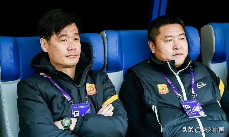 李霄鹏的父亲李天恩、李雷雷的父亲李松海，在上世纪六十至七十年代同为北京队的主力球