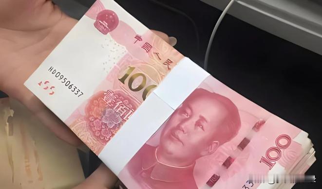 2023年10月，安徽淮南，一女子的丈夫突发疾病，却没钱交医疗费，于是向丈夫的好