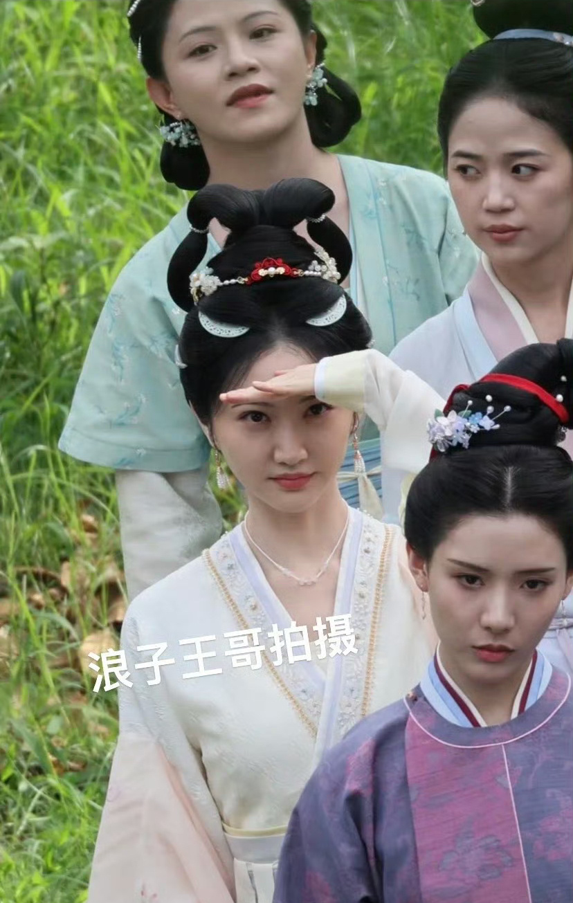 想不明白景甜之前为啥要去动眼睛，之前眼睛多灵 ​​​
