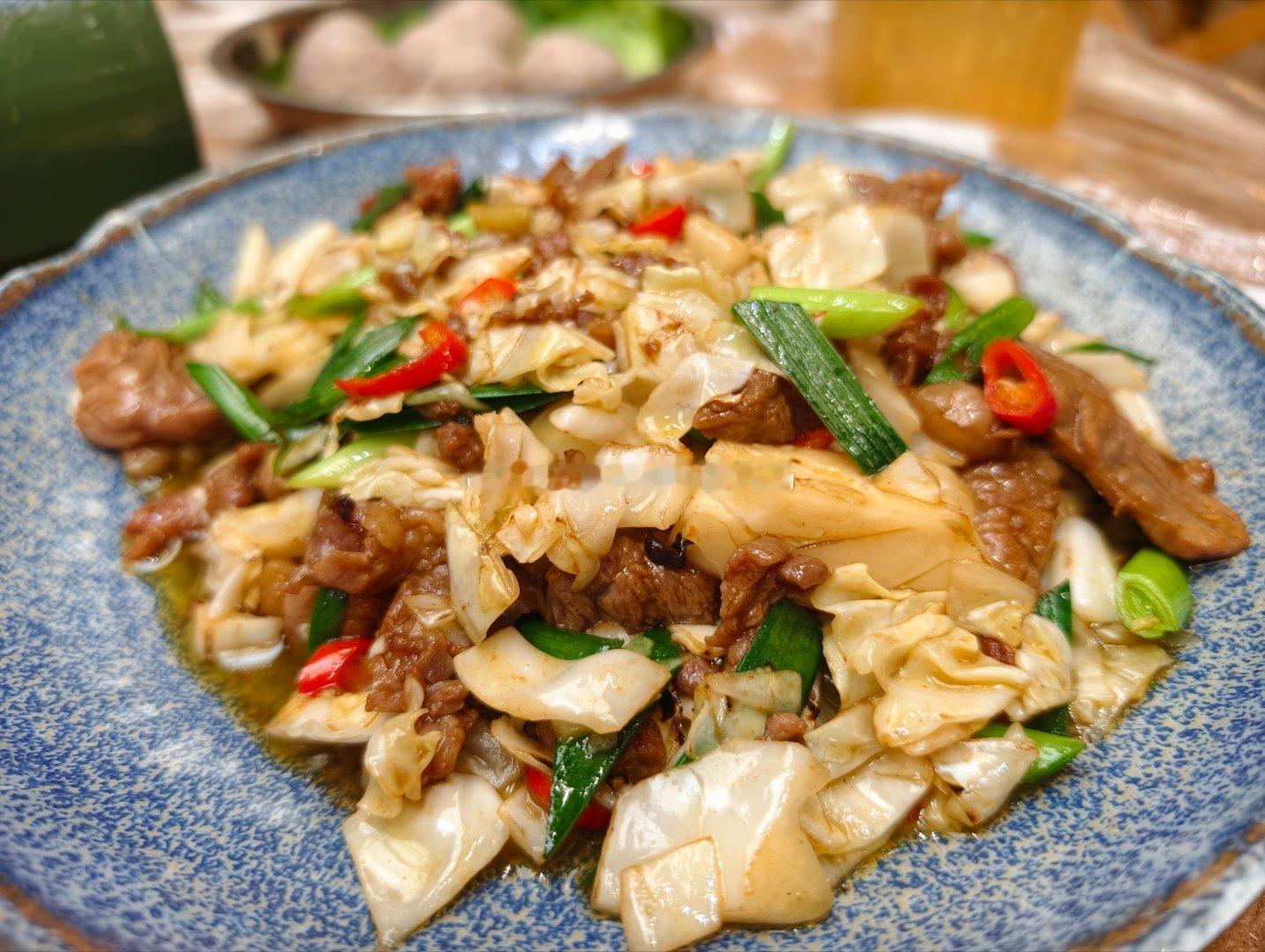 来到富阳，必须吃一次牛肉火锅和咕嘟奶茶！  ​​​