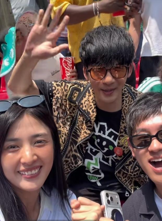 世界杯开幕式名场面！赵丽娜偶遇大张伟
世界杯开幕式现场惊喜不断，前女足国门赵丽娜