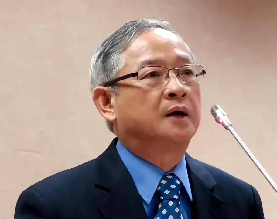 林郁芳：我实在看不懂大陆造那么多的武器装备，造那么多航母干什么，还频繁亮相示威，