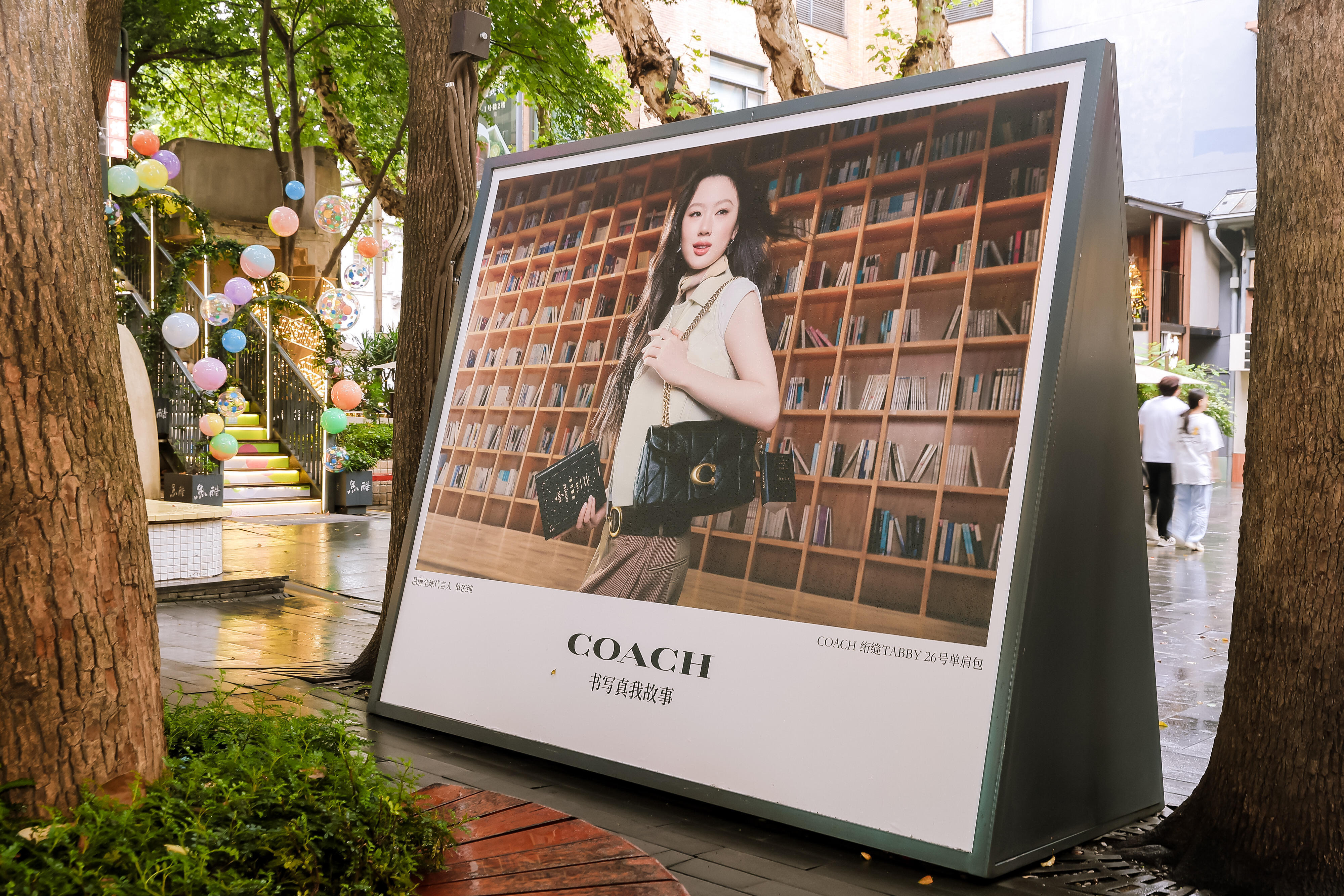 COACH品牌全球代言人待遇拉满了 全是单依纯🆘 