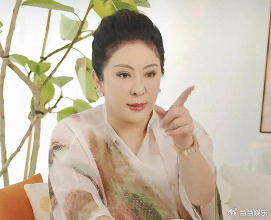 向太此番操作，实实在在地将“霸总文学”映照进了现实之中，向华强表示下辈子依旧还要