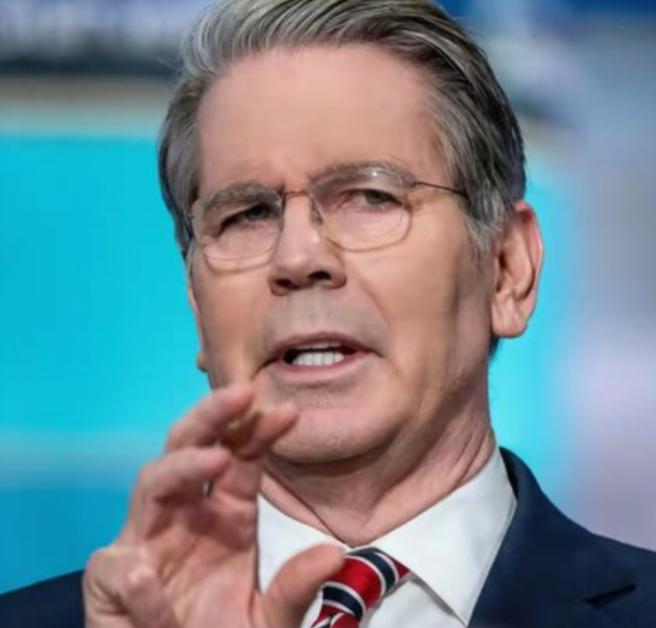 美国真的没招了？买不到稀土，美国财长当场破防：“中国再不卖稀土，我就把几十万留学