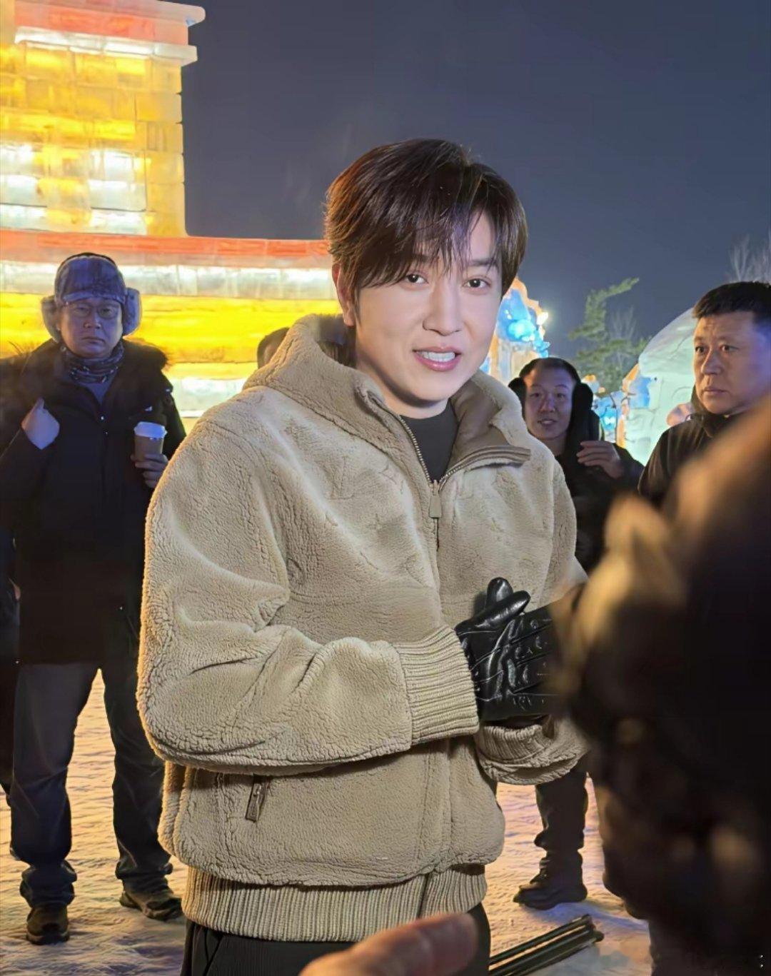 让我说，网红白冰也没大家想的那么有钱。他主要是收入来源是广告，从他的后台数据可以