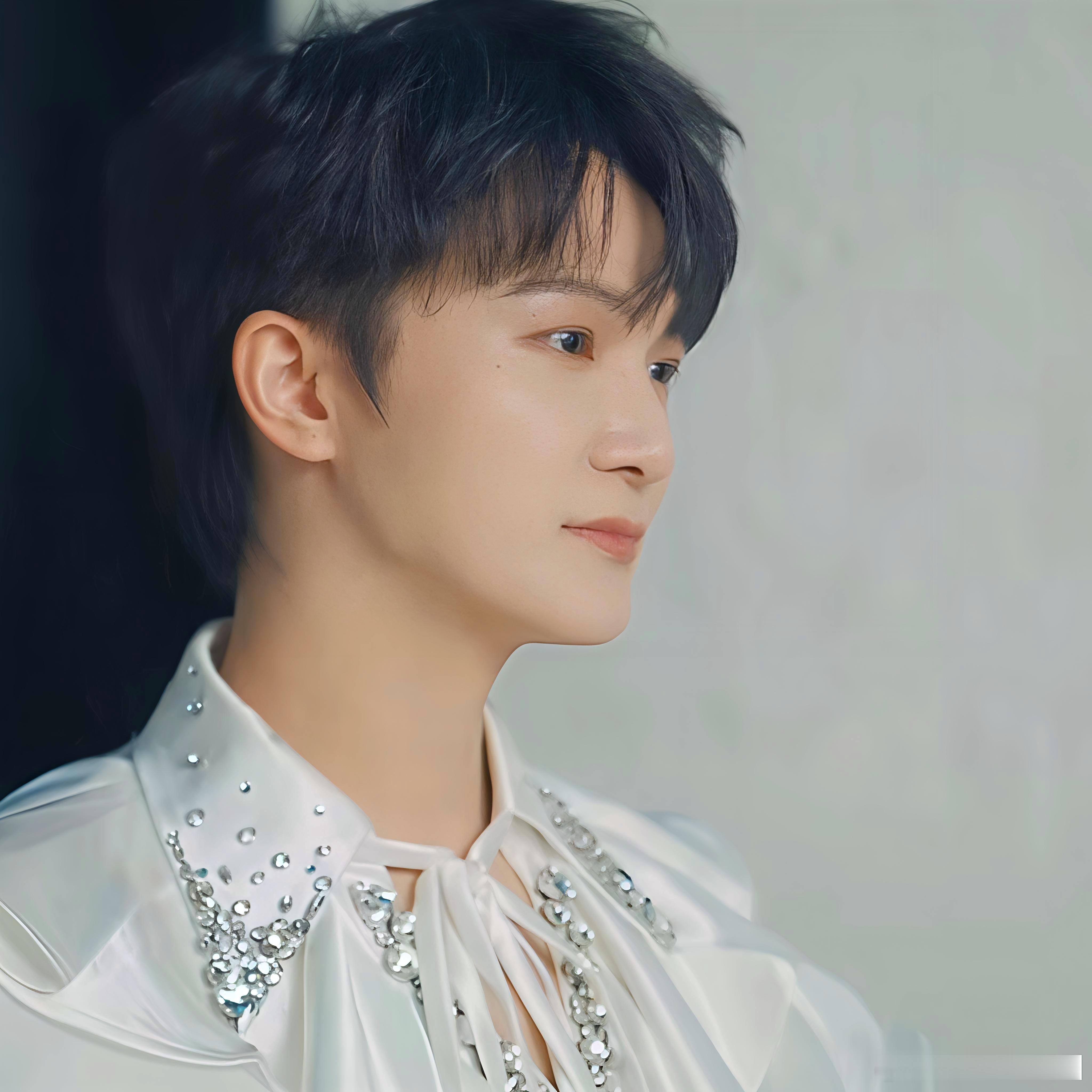 周深  周深2026深深的巡回演唱会 【圈宝和米说晚安】  晚风偷吻人间，  月