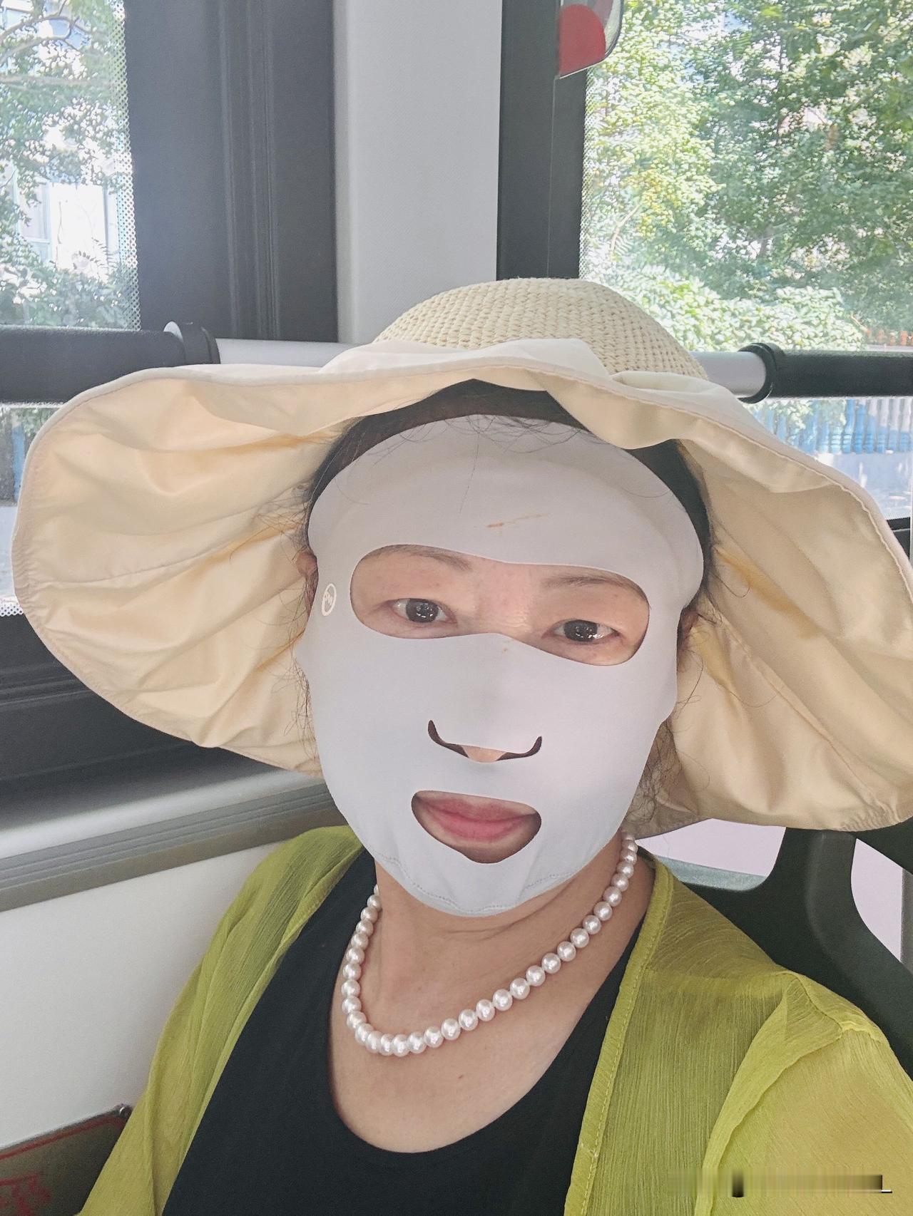 心情美美哒，出门去玩了。
昨天想去老虎滩公园玩，出门晚了，没去成，

今天我又出