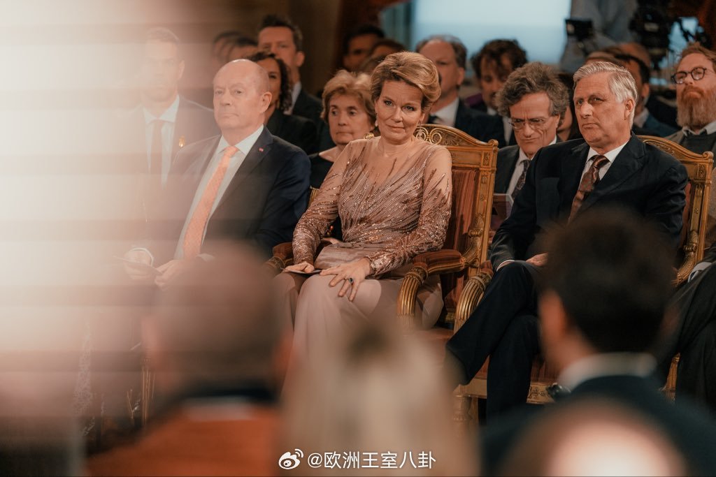 3.12 比利时国王菲利普、王后玛蒂尔德和二王子劳伦特欣赏春季音乐会，玛蒂尔德连