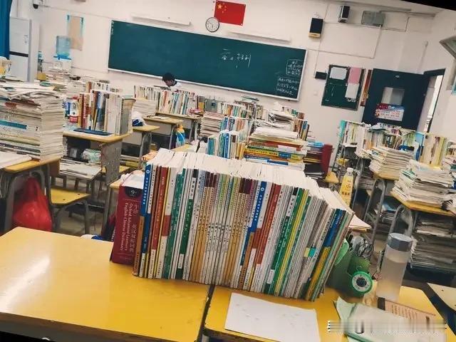 对比重点高中和普通高中，你会发现：
1、重点高中的孩子，大多数高考成绩会比平时高