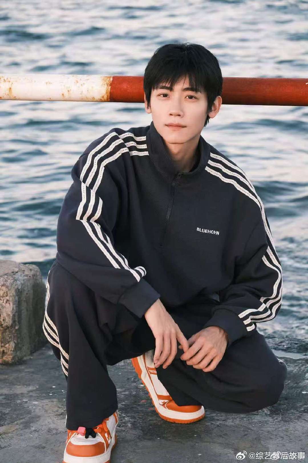 考古李卿考古的风吹到了李卿 考古的风终于吹到了梦醒哥，李卿咋这帅，快上桌吧！李卿