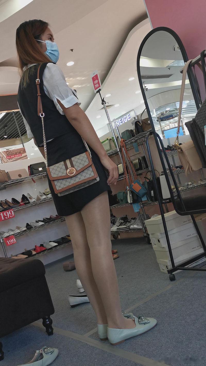 店内试鞋，丝袜平底鞋穿搭～ ​​​