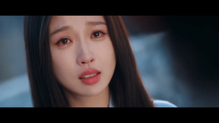 虞书欣几场哭戏情绪差异六年后的姜暮真的不一样了，重逢时克制着眼泪，见到爱人前默默