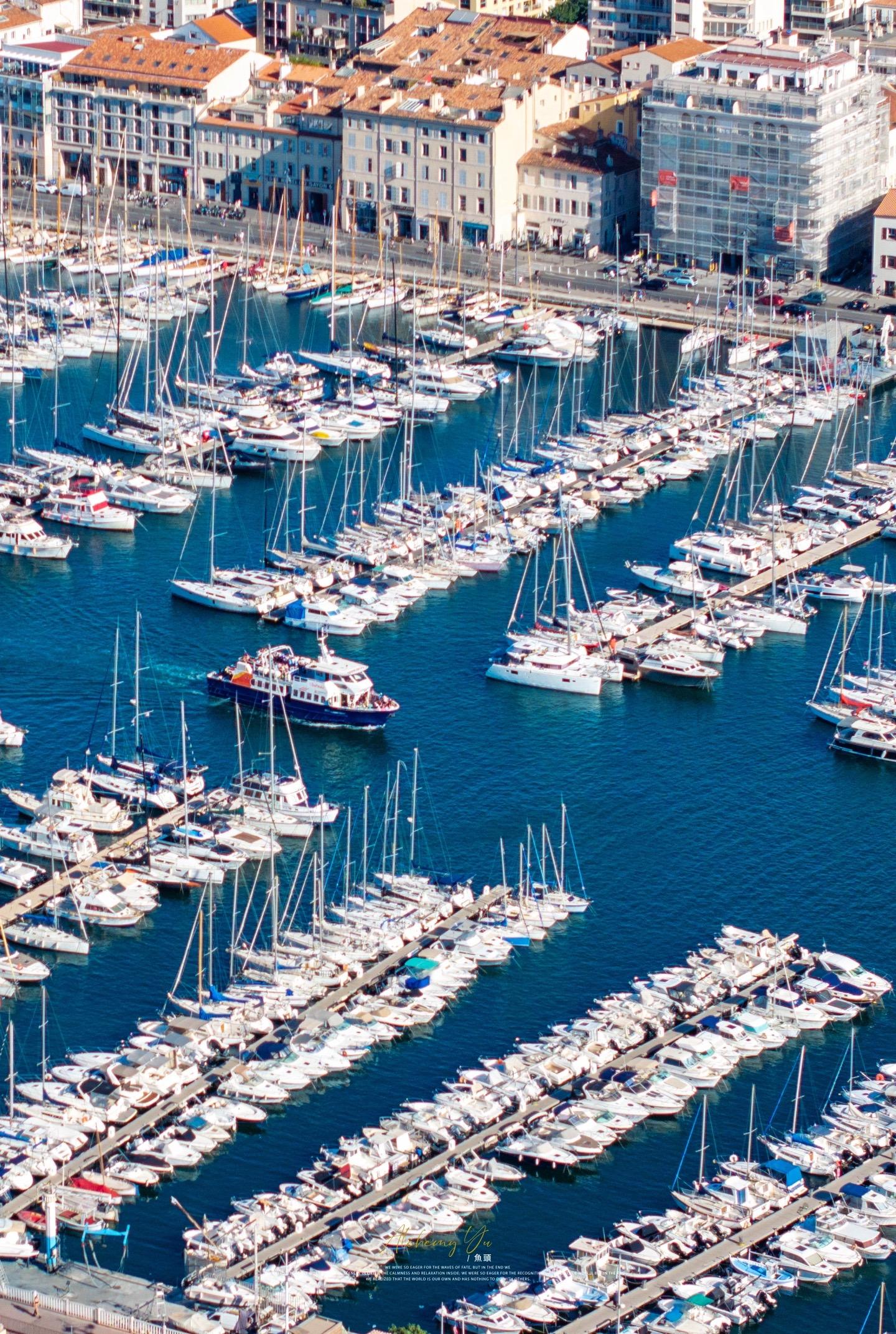 看一遍南法的海 可以忘记很多烦恼🌊。at你想分享的人来看