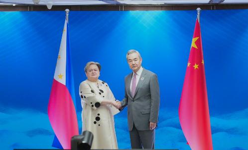 谈上了，但没谈成。
 
7月22日，中国外交部长王毅在马尼拉应约会见菲律宾外长拉