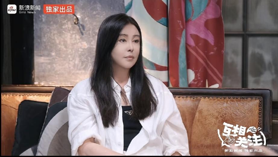 20年没开个人演唱会的谢霆锋去年开始频繁演唱会，我不好奇。
吴彦祖开始接受采访，