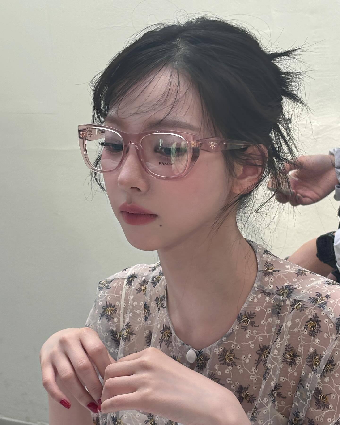 Karina ins更新👓🩵 ​​​