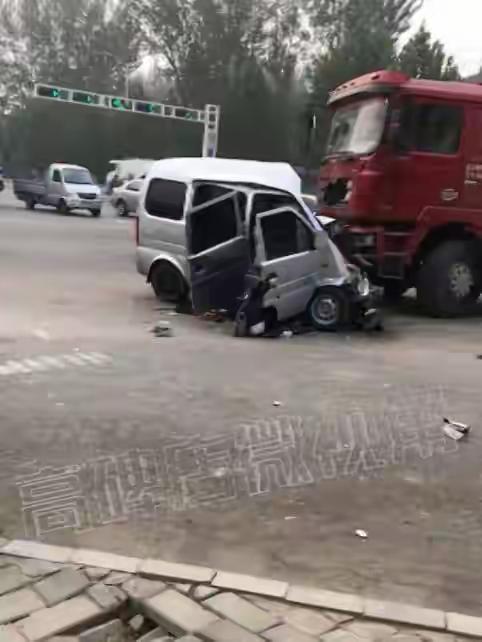 凌晨4点，一声巨响，五条生命瞬间消逝，令人唏嘘不已！悲剧发生在江西西抚州南丰县2