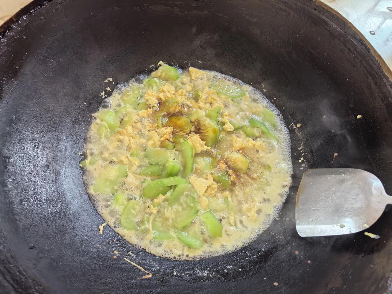 下船休假第三天

下船休假，已经第三天了，继续躺平，午餐还是妈妈做的。妈妈做了两