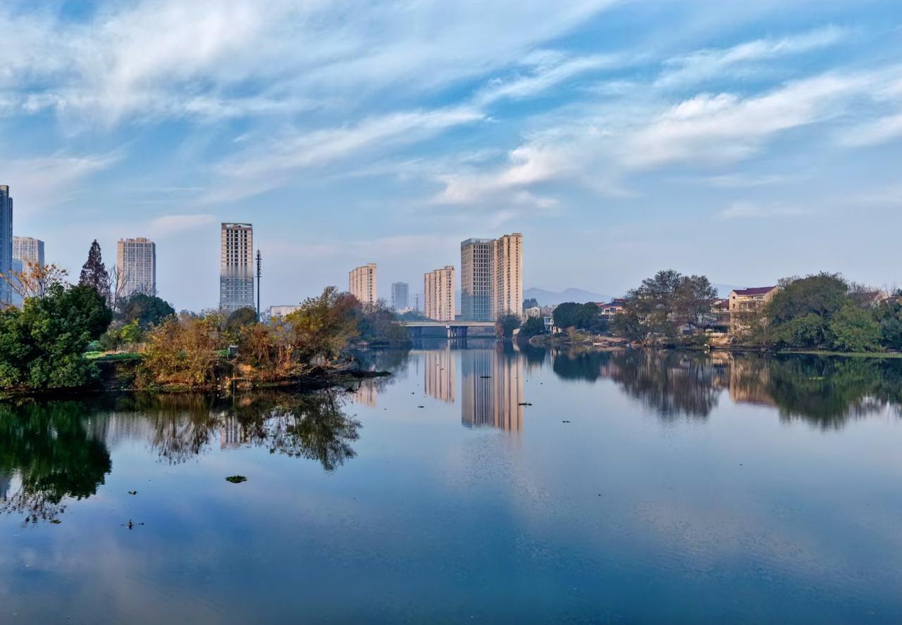 11点之后睡，好不好？
据《生命时报》邀请专家说，褪黑素是调节睡眠的“黑夜荷尔蒙