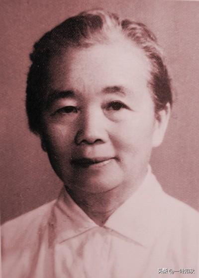 1937年，西路军政治部主任张琴秋被俘，军官笑了，跳下炕绕着张琴秋转了两圈，突然