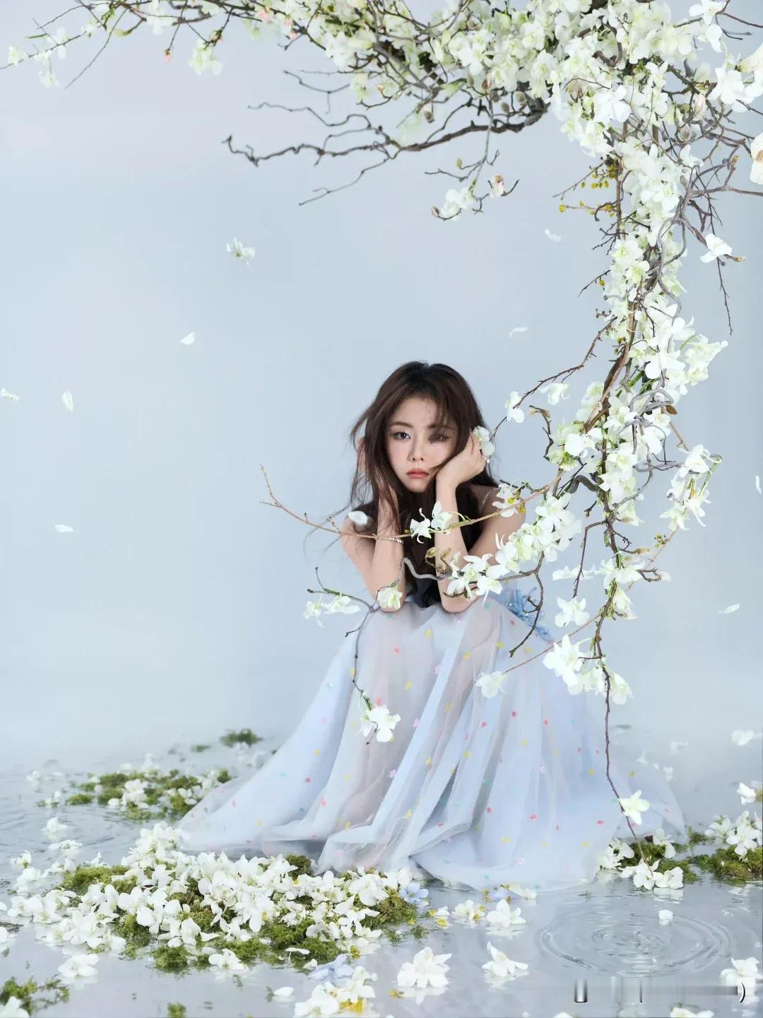 揭秘娱乐圈：光鲜表象之下，是敬业坚守还是“双面”作秀？

娱乐圈，这个看似满是梦