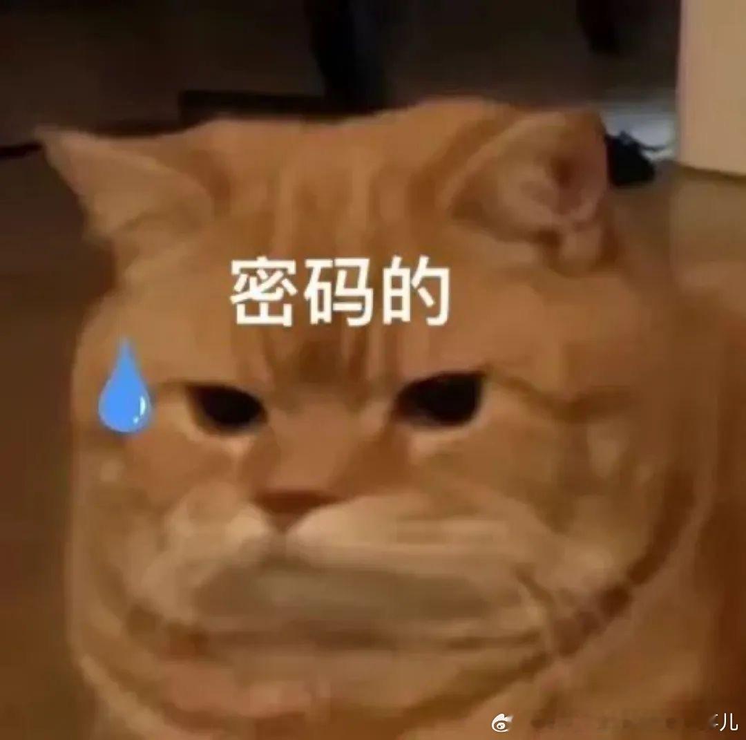 女子取货时被男同事故意关冷库把人关冷库，还笑着跑开，这行为太恶劣了。同事在里面拼