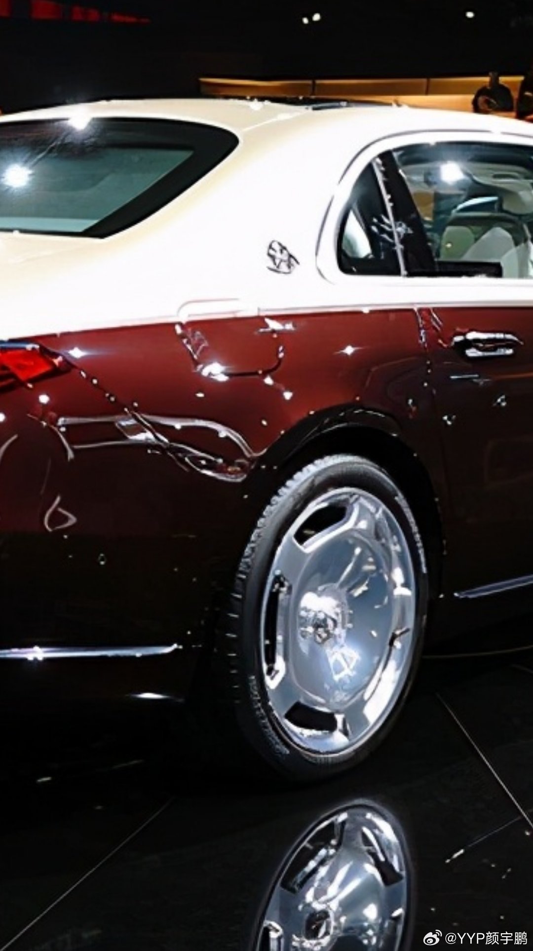 据我的观察，上下双拼色和大饼轮圈，将是接下来泛滥得最快的“高级设计”……诚邀预测