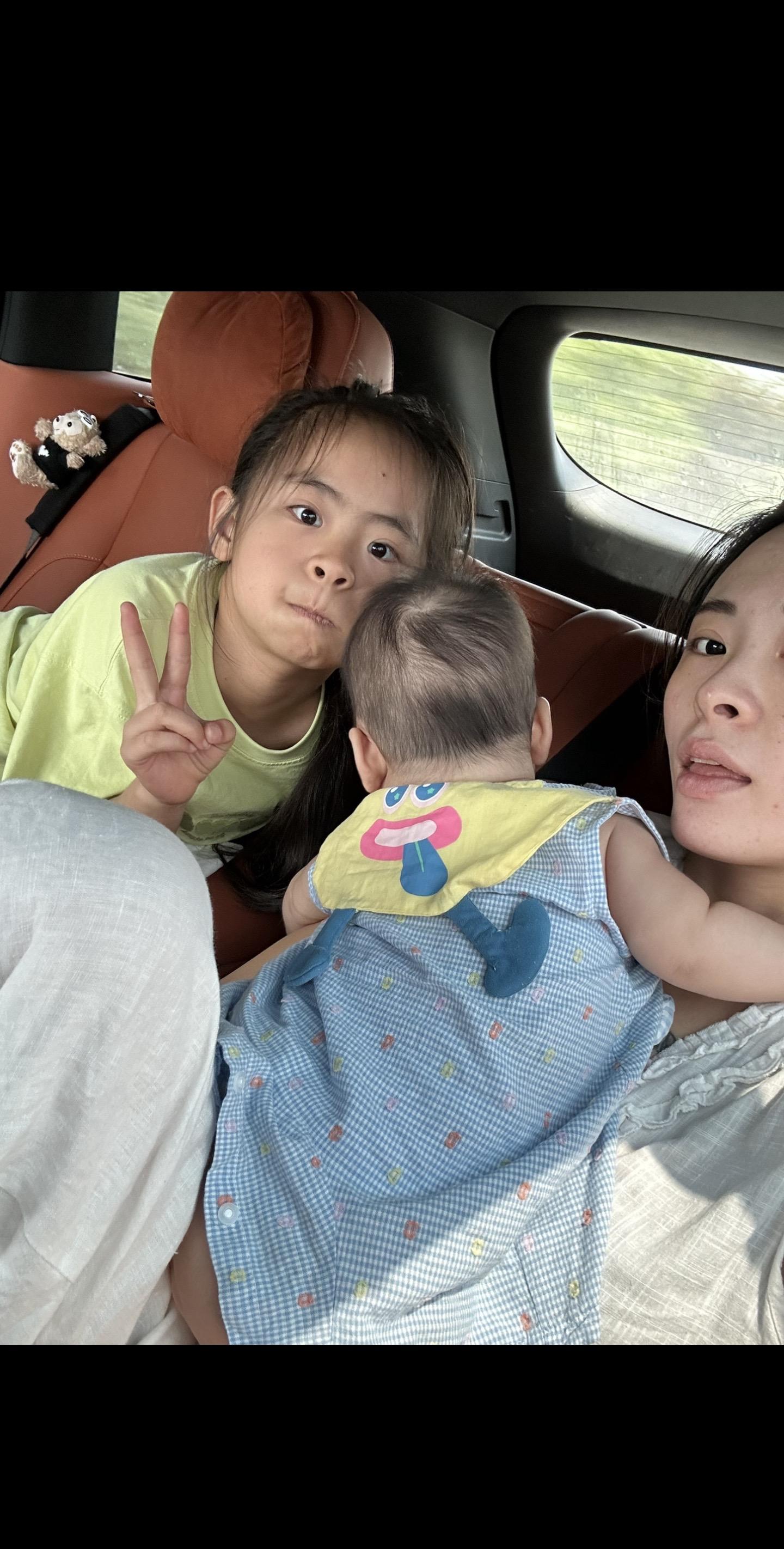 妈妈会拖着一身的疲惫，陪你熬着一个又一个别人熟睡的凌晨，世界上没有完美...