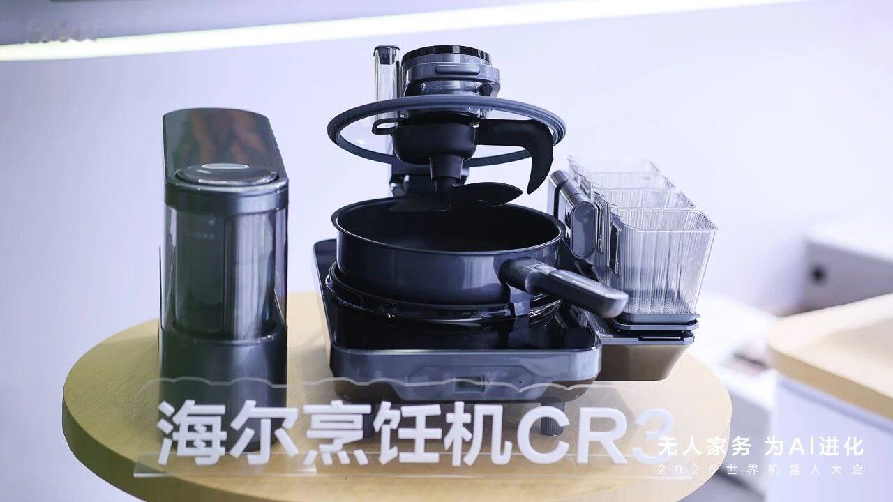 2026年8月20日北京世界机器人大会上，海尔把一台家用AI烹饪机器人端到了现场