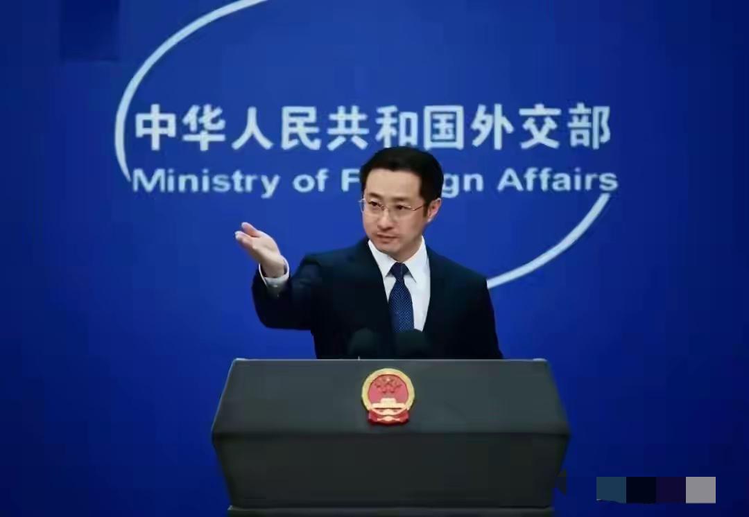 终于可以对日本先发制人打击了！

在昨天的记者会上，军人家庭出身的中国外交部发言