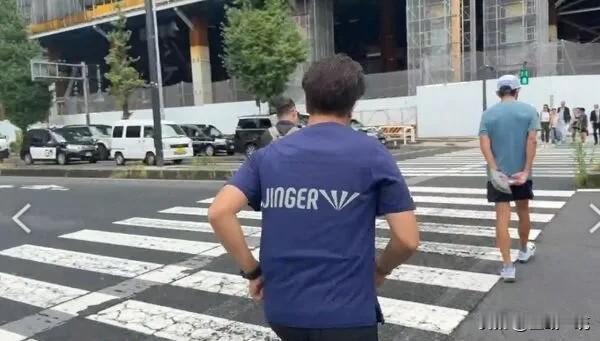 窜日穿防弹背心　沈伯洋：“毕竟被通缉中”

正在窜日的民进党台北市长参选人沈伯洋