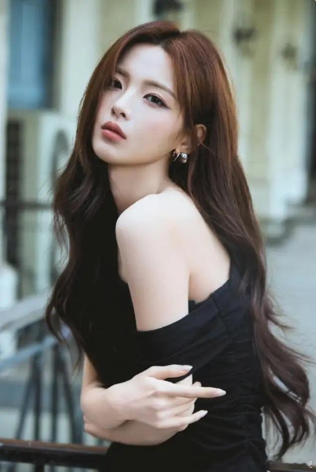 杨超越被爆签约虎鲸！据说虎鲸签约艺人还有赵露思，刘浩存，陈靖可，黄俊杰，刘些宁等