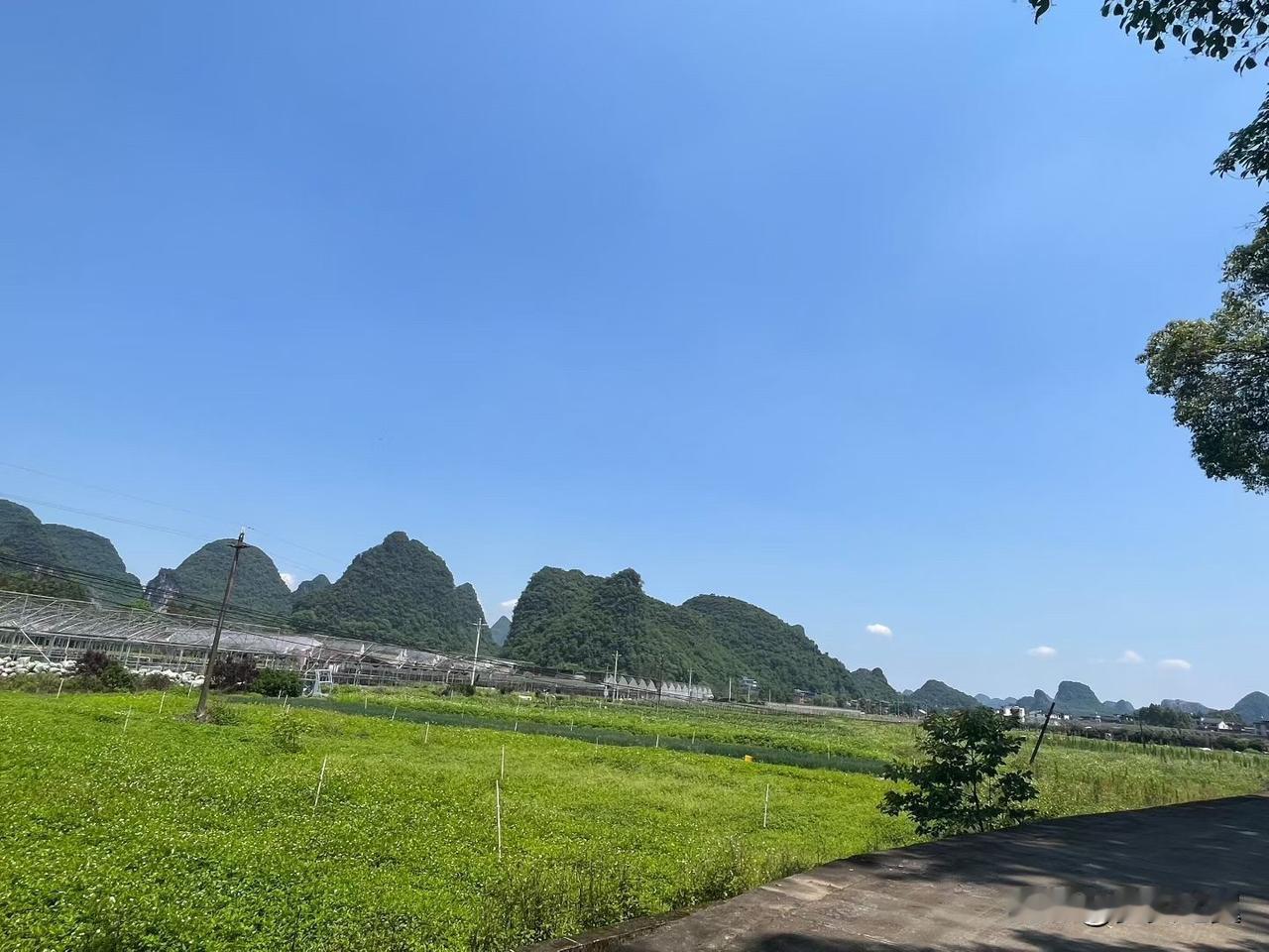 【小对联】
上：……？
下：山冈。