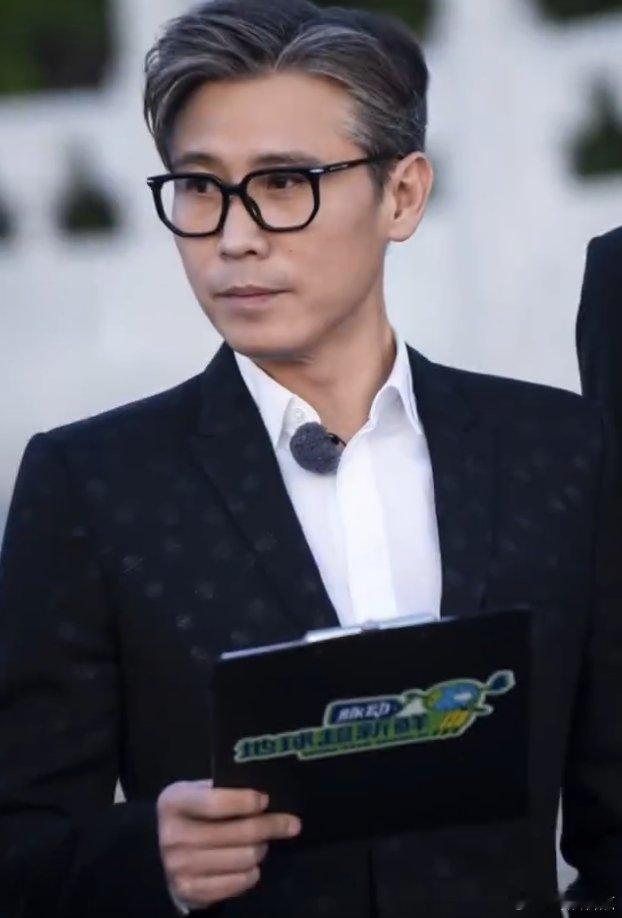 李乃文法拉利老了还是法拉利 李乃文扫楼直播的大长腿我能吹一年！“法拉利老了还是法