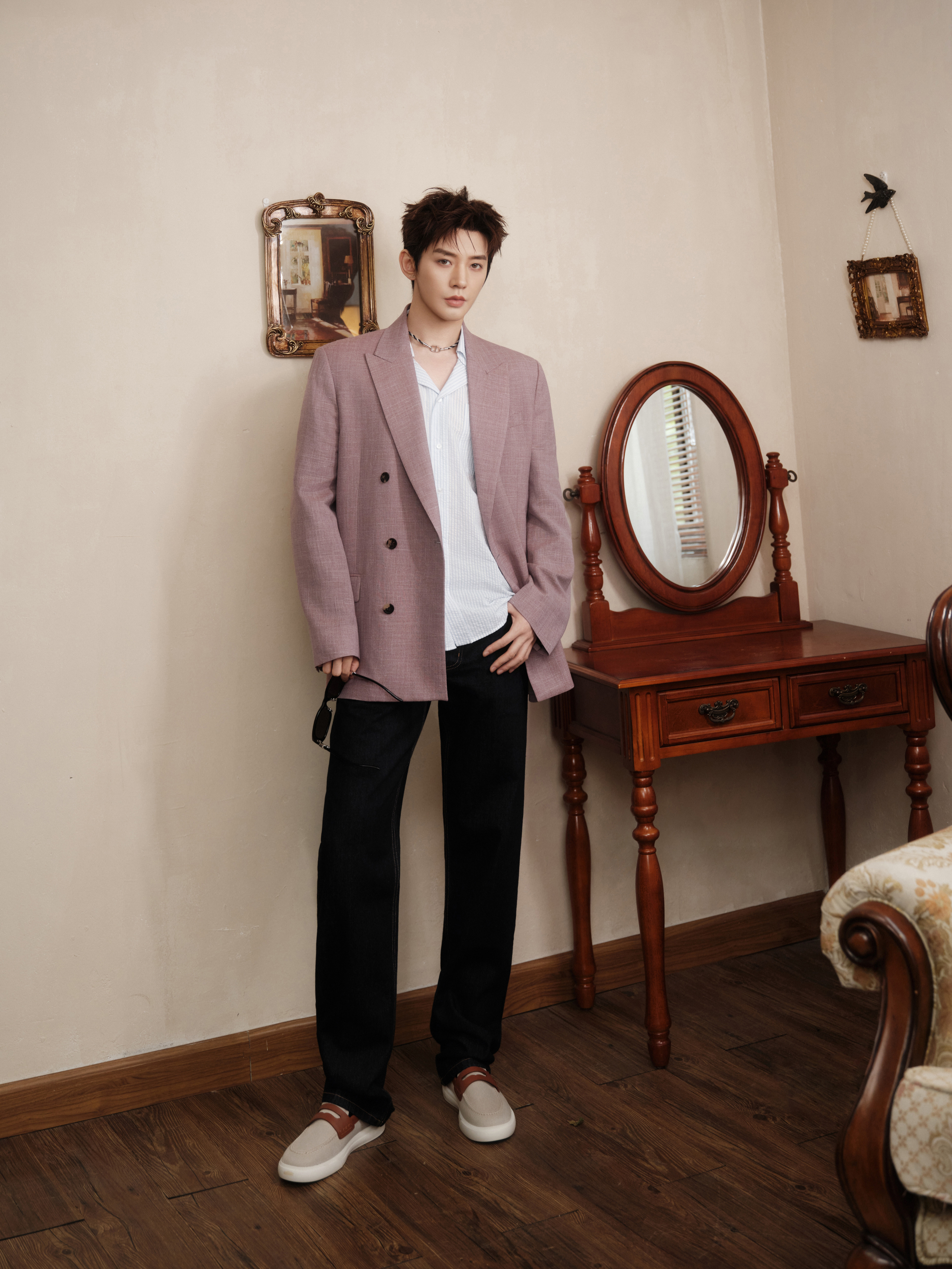 邓为 X DIOR｜迪奥品牌大使、全球美妆大使邓为今日份全新造型大片，再次带来D