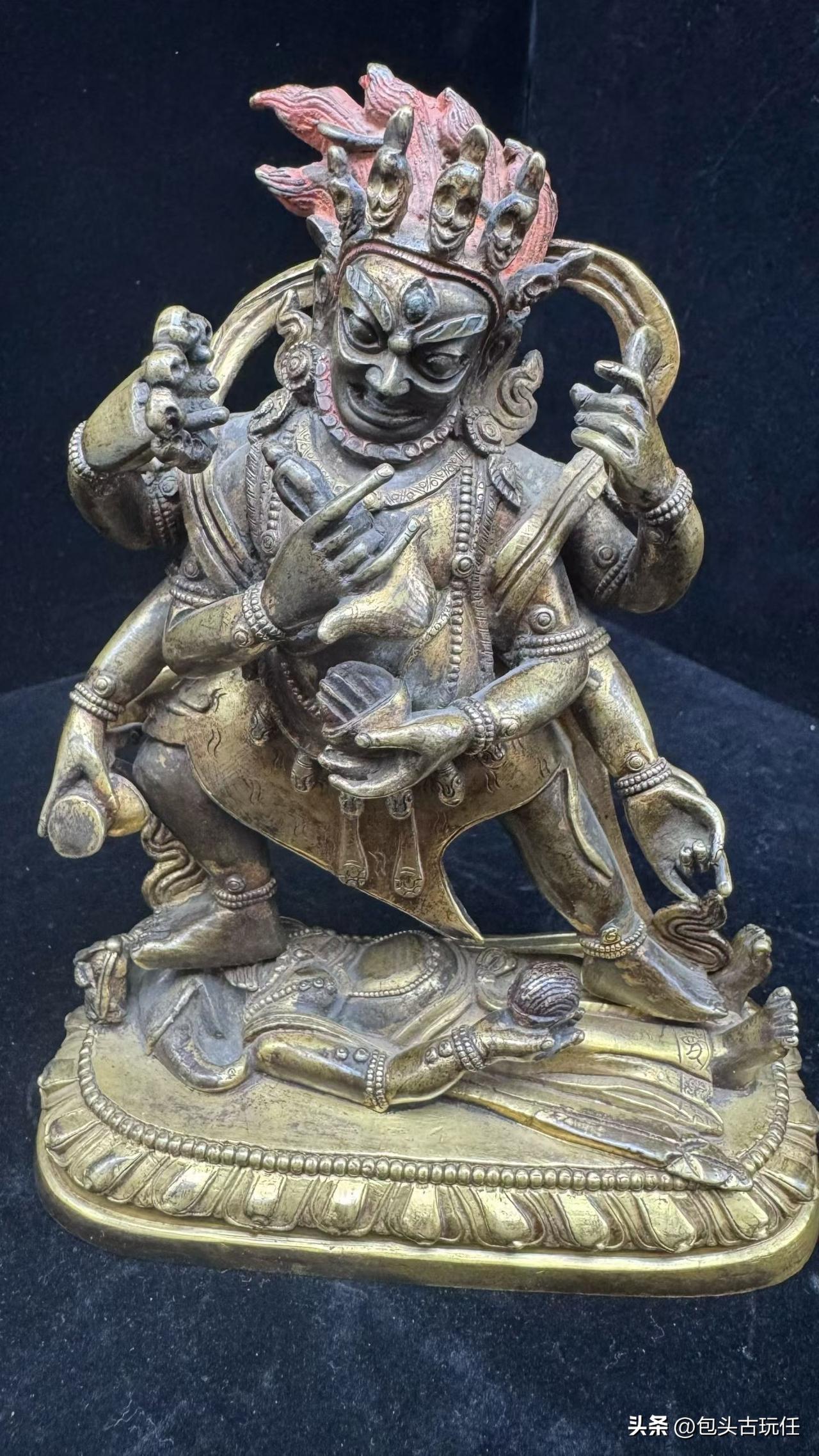 佛像风波与一尊佛的底气

这几天，古玩圈最热的话题，莫过于马未都先生那尊佛像。